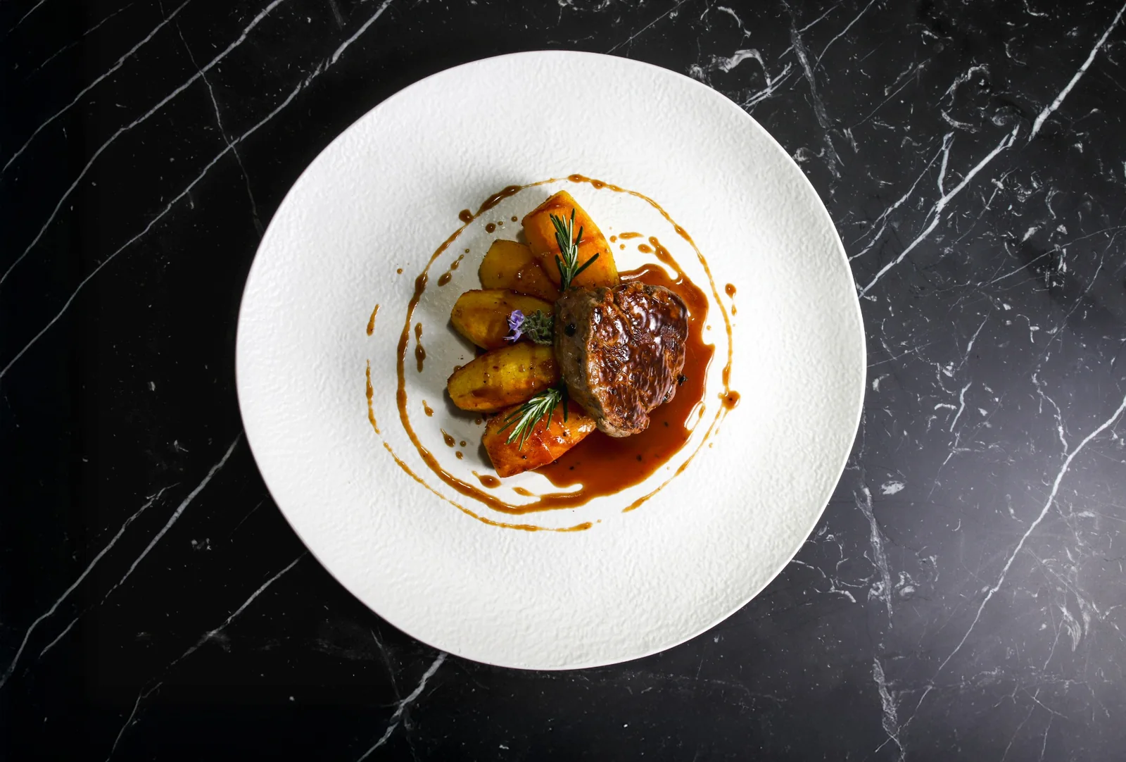 Filetto di manzo con patate al tartufo