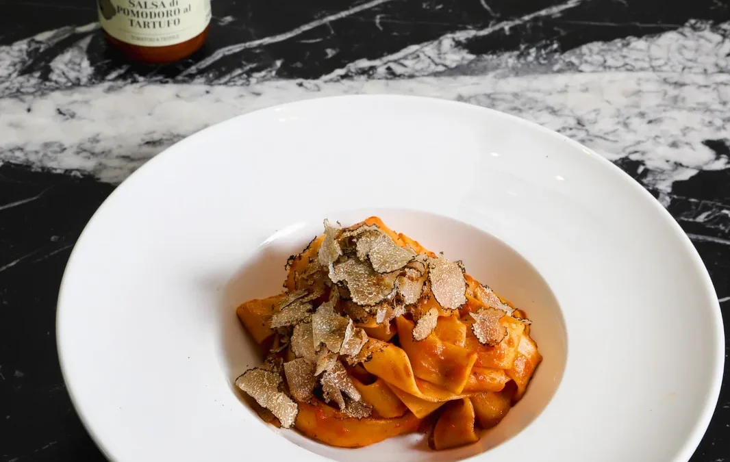 Pappardelle al pomodoro e tartufo