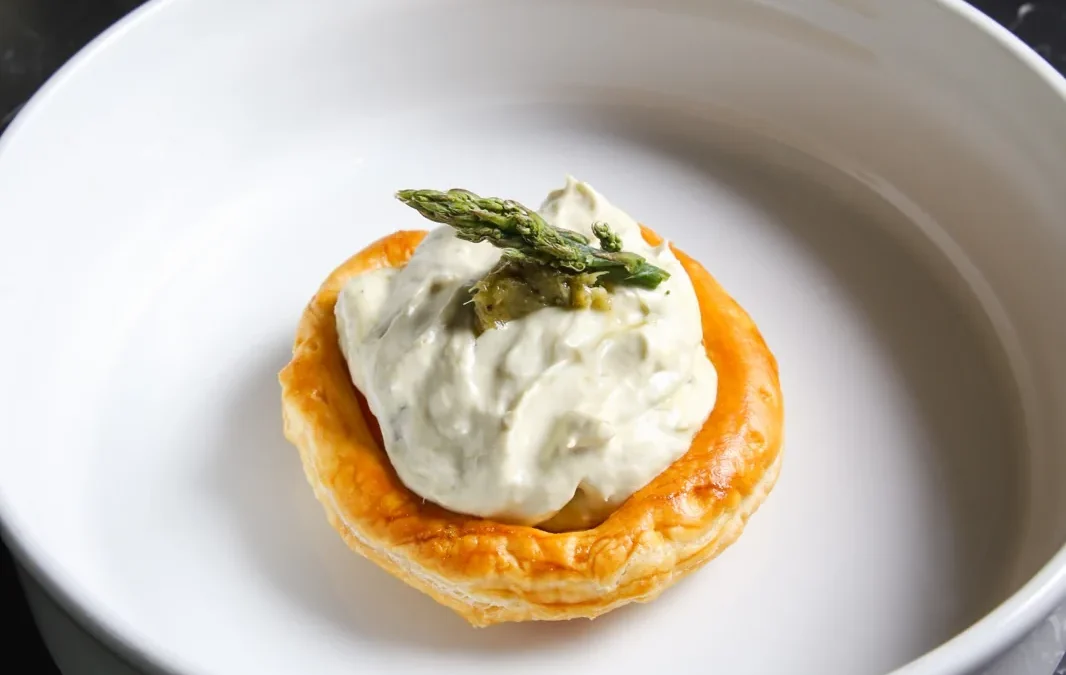 Vol-au-vent con crema di asparagi al tartufo bianco